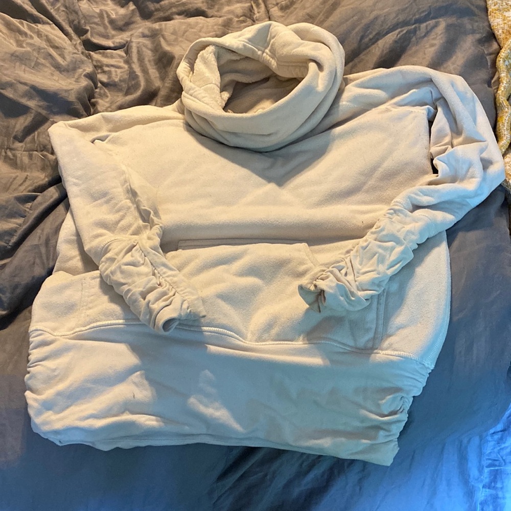 Lululemon Don’t Hurry Be Happy hoodie size 6